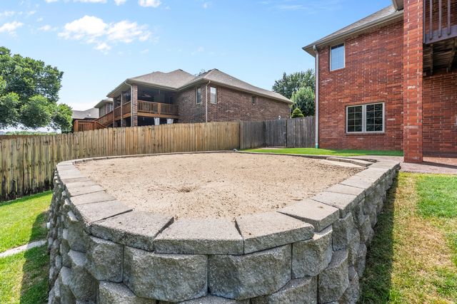 392 N Niangua Drive, Nixa, MO 65714
