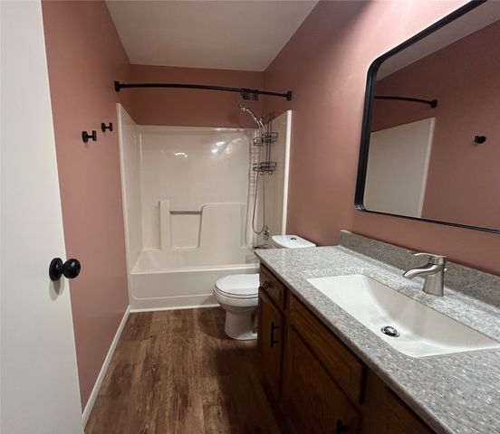 338 Holiday Circle 81, West Des Moines, IA 50265