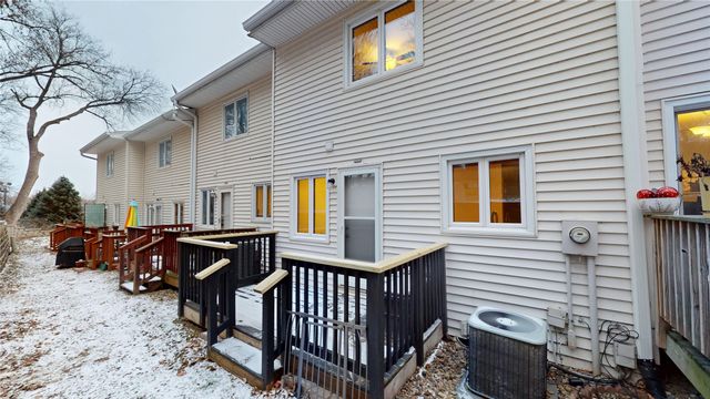 338 Holiday Circle 81, West Des Moines, IA 50265