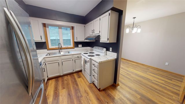 338 Holiday Circle 81, West Des Moines, IA 50265