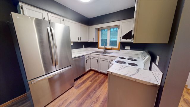 338 Holiday Circle 81, West Des Moines, IA 50265