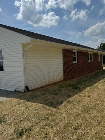 3779 Old Franklin, Glade Hill, VA 24092