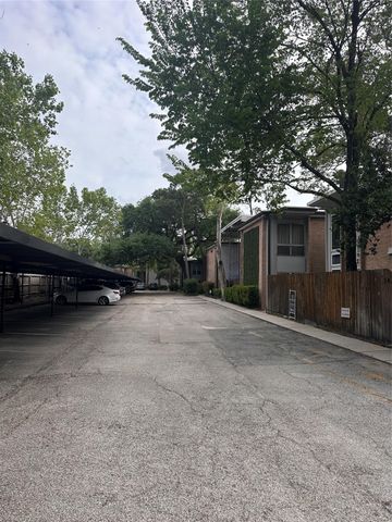 8211 Katy Freeway 16, Houston, TX 77024