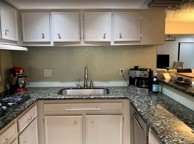 8211 Katy Freeway 16, Houston, TX 77024