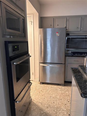 8211 Katy Freeway 16, Houston, TX 77024