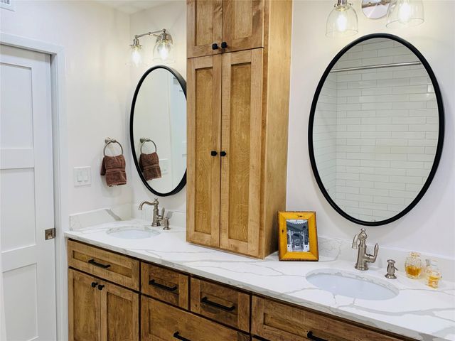 8211 Katy Freeway 16, Houston, TX 77024