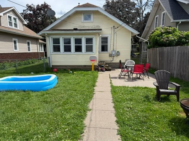 987 Lawson Avenue E, Saint Paul, MN 55106