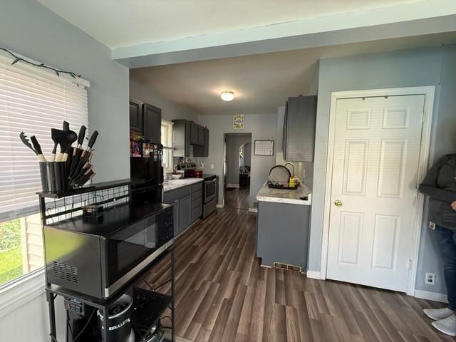 987 Lawson Avenue E, Saint Paul, MN 55106