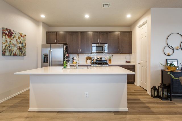 1310 Vallecito Court NW, Los Lunas, NM 87031