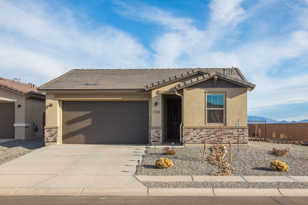 1310 Vallecito Court NW, Los Lunas, NM 87031
