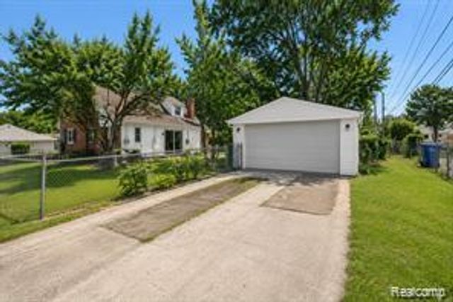 29143 Dover Avenue, Warren, MI 48088