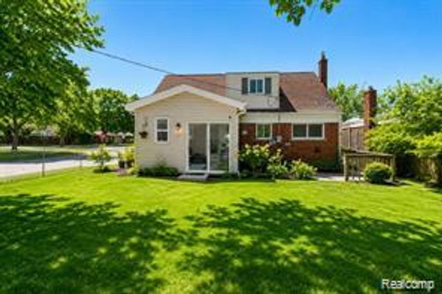 29143 Dover Avenue, Warren, MI 48088