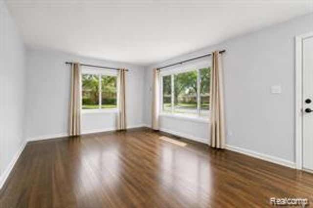 29143 Dover Avenue, Warren, MI 48088
