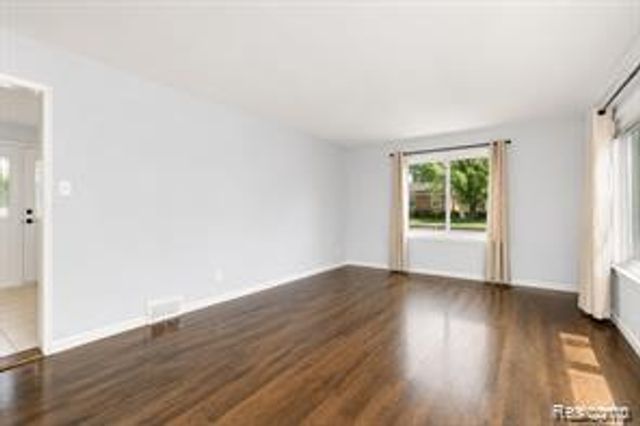 29143 Dover Avenue, Warren, MI 48088