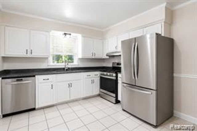 29143 Dover Avenue, Warren, MI 48088