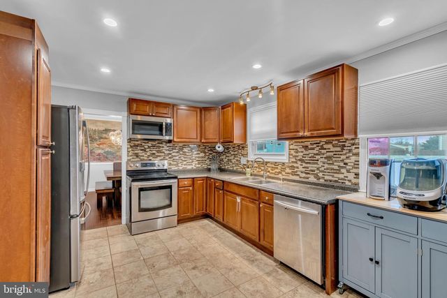608 ARLINGTON RD, Fairless Hills, PA 19030