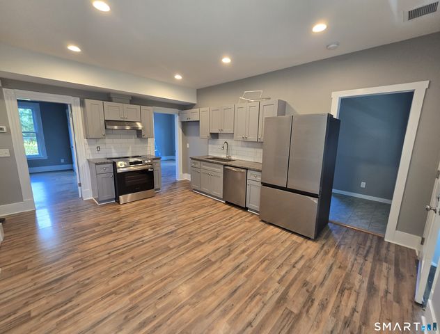 5 New Street, Shelton, CT 06484