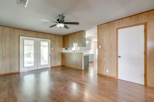 1413 Phillips Street, Cleburne, TX 76033