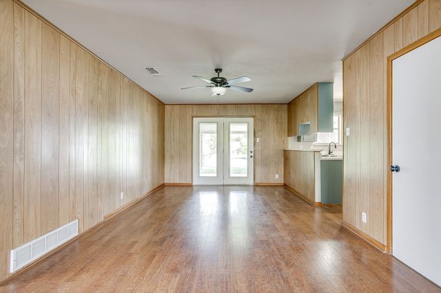 1413 Phillips Street, Cleburne, TX 76033