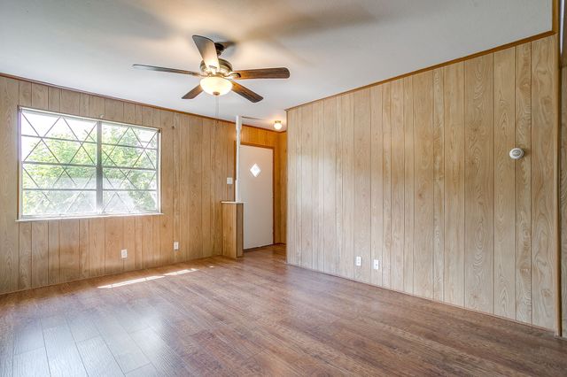 1413 Phillips Street, Cleburne, TX 76033