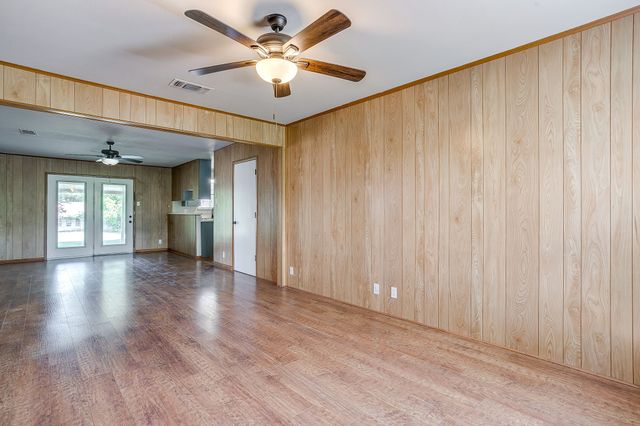 1413 Phillips Street, Cleburne, TX 76033