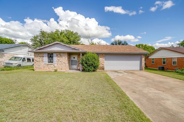 1413 Phillips Street, Cleburne, TX 76033