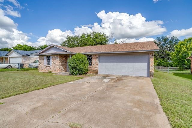 1413 Phillips Street, Cleburne, TX 76033