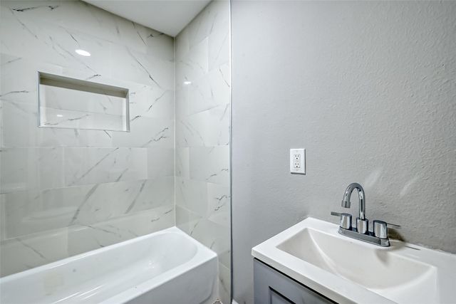 3270 Reeves Street A, Houston, TX 77004