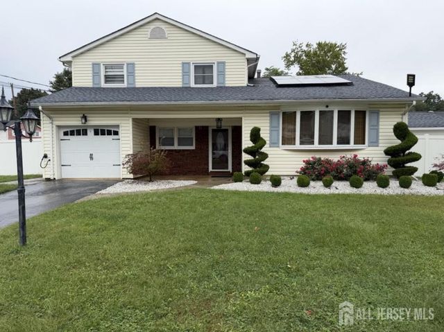 2 Elaine Court, Old Bridge, NJ 08857