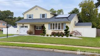 2 Elaine Court, Old Bridge, NJ 08857