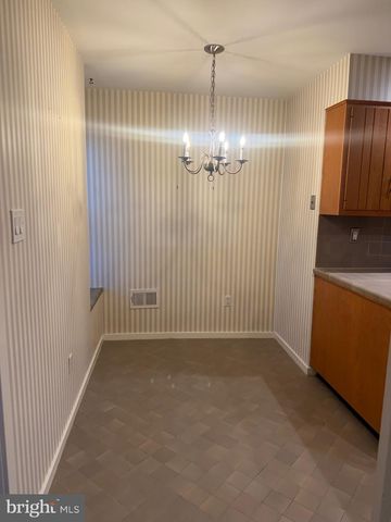 14 OAK KNOLL DR, Berwyn, PA 19312