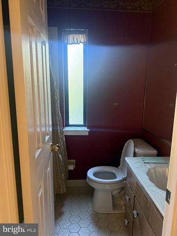 14 OAK KNOLL DR, Berwyn, PA 19312
