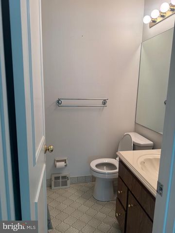 14 OAK KNOLL DR, Berwyn, PA 19312