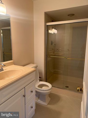 14 OAK KNOLL DR, Berwyn, PA 19312