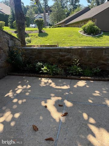 14 OAK KNOLL DR, Berwyn, PA 19312