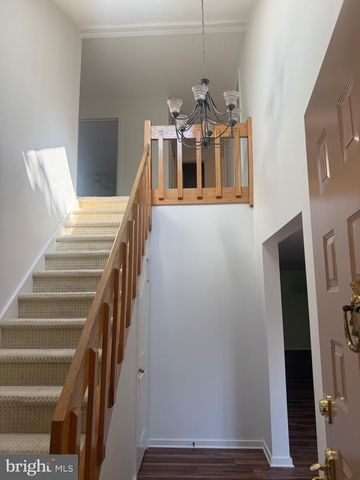 14 OAK KNOLL DR, Berwyn, PA 19312