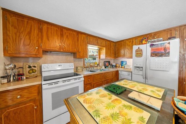 5888 SE 164TH AVENUE, Ocklawaha, FL 32179