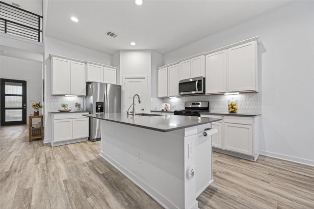 1610 Happy Valley Street, Montgomery, TX 77316