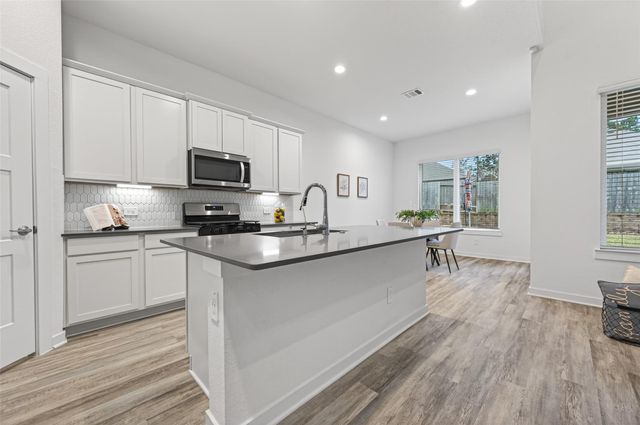 1610 Happy Valley Street, Montgomery, TX 77316