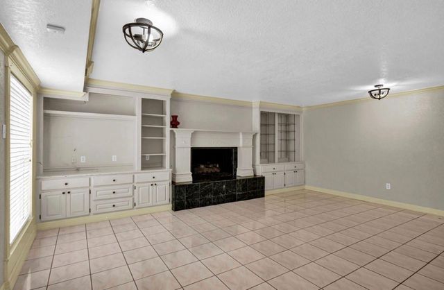 327 Live Oak Lane, Lake Jackson, TX 77566