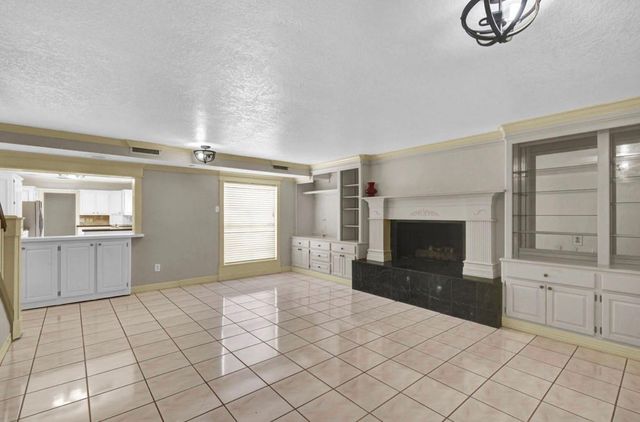 327 Live Oak Lane, Lake Jackson, TX 77566