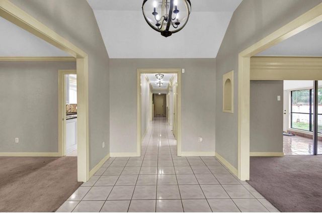 327 Live Oak Lane, Lake Jackson, TX 77566