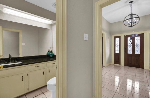 327 Live Oak Lane, Lake Jackson, TX 77566
