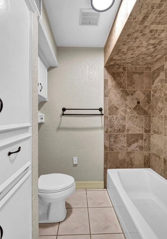 327 Live Oak Lane, Lake Jackson, TX 77566
