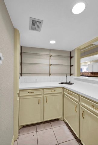 327 Live Oak Lane, Lake Jackson, TX 77566