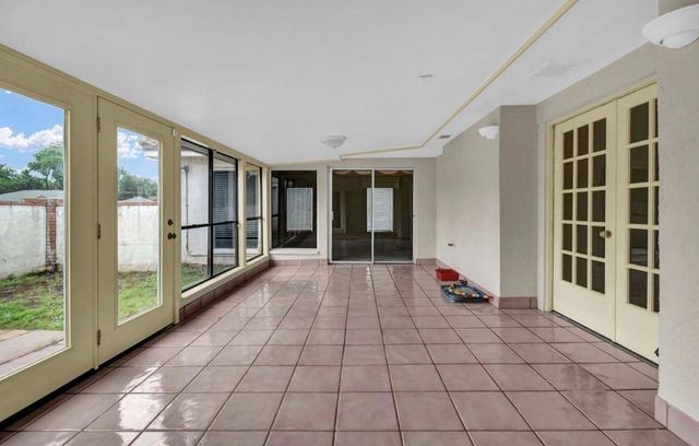 327 Live Oak Lane, Lake Jackson, TX 77566