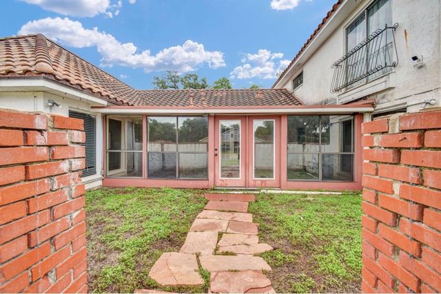 327 Live Oak Lane, Lake Jackson, TX 77566