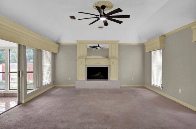 327 Live Oak Lane, Lake Jackson, TX 77566