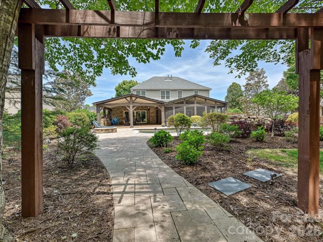 8001 Avanti Drive, Waxhaw, NC 28173