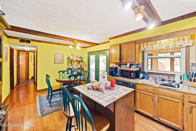 4406 Starks Dr, Louisville, KY 40218